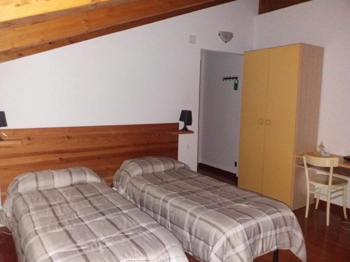 Maggiociondolo Hotel Venasca Bagian luar foto