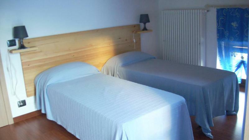 Maggiociondolo Hotel Venasca Bagian luar foto